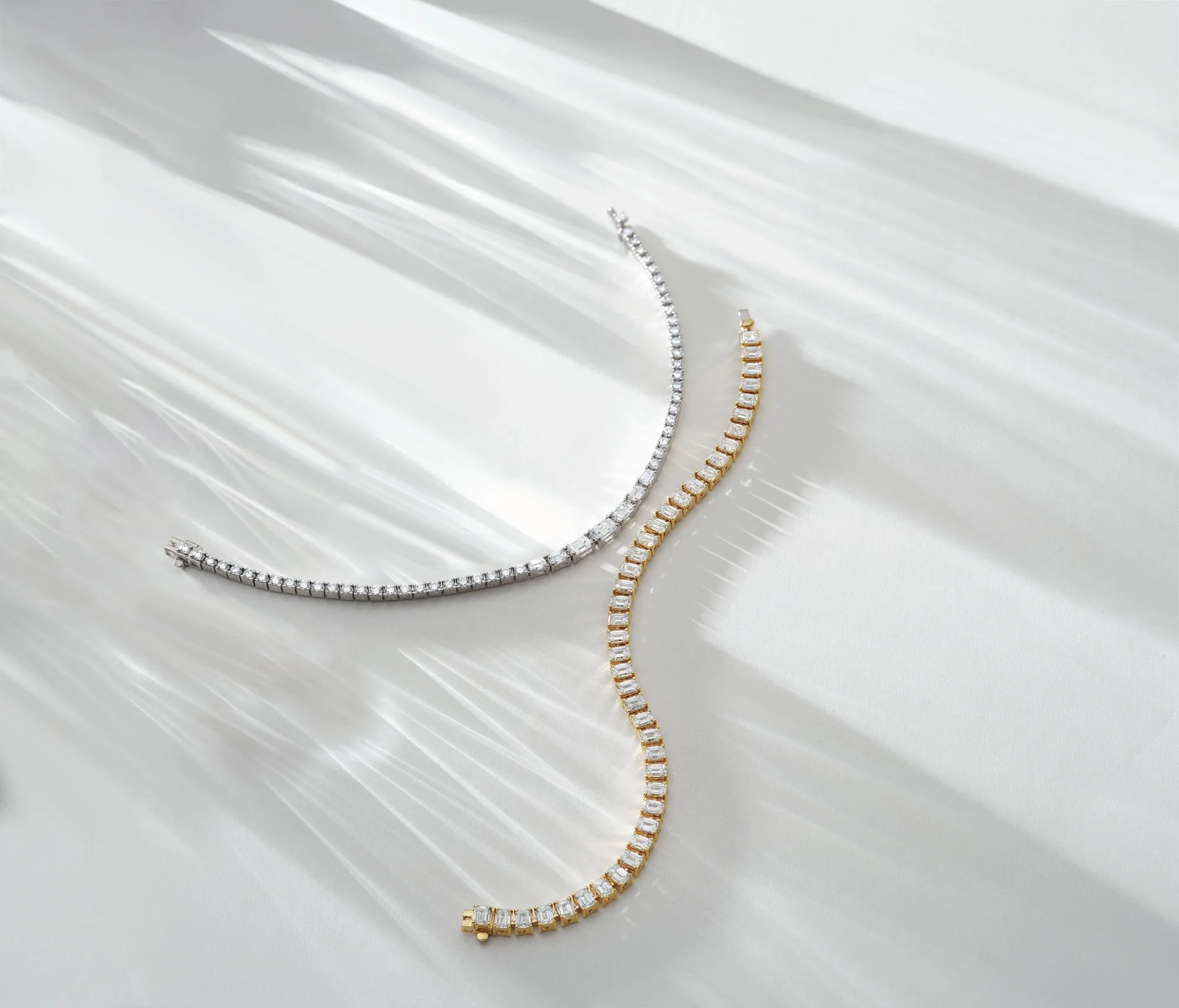 Diamond tennis bracelets in white gold and yellow gold